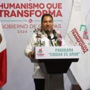 Eduardo Ramírez lleva Cuidar es Amar a familias de Tapachula