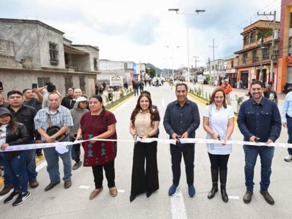 Eduardo Ramírez fortalece la infraestructura de San Cristóbal de Las Casas y entrega escrituras públicas