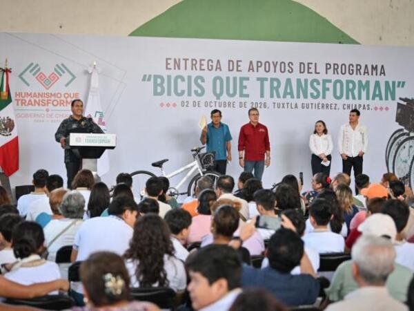 Eduardo Ramírez entrega apoyos de Bicis que Transforman a estudiantes de Tuxtla Gutiérrez
