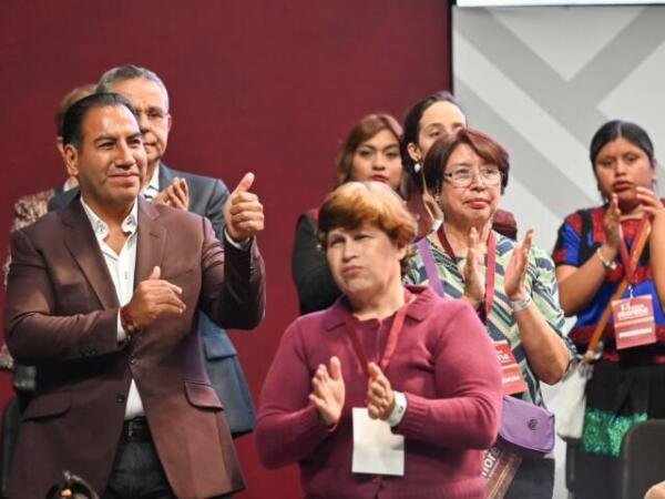 Eduardo Ramírez asiste a la celebración por los 15 años de Morena