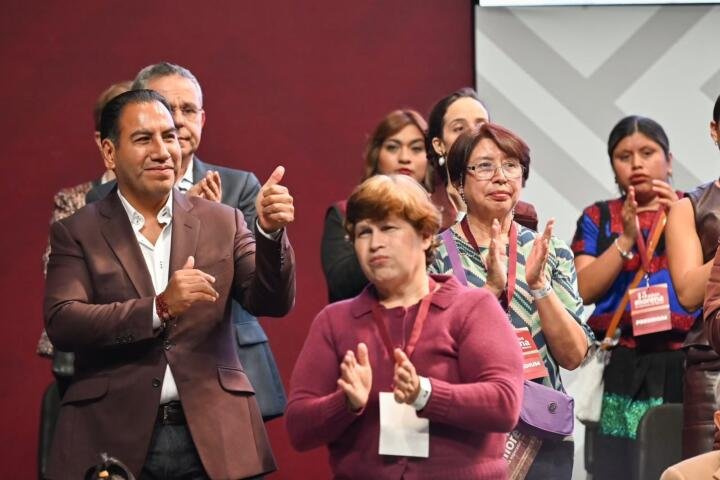 Eduardo Ramírez asiste a la celebración por los 15 años de Morena