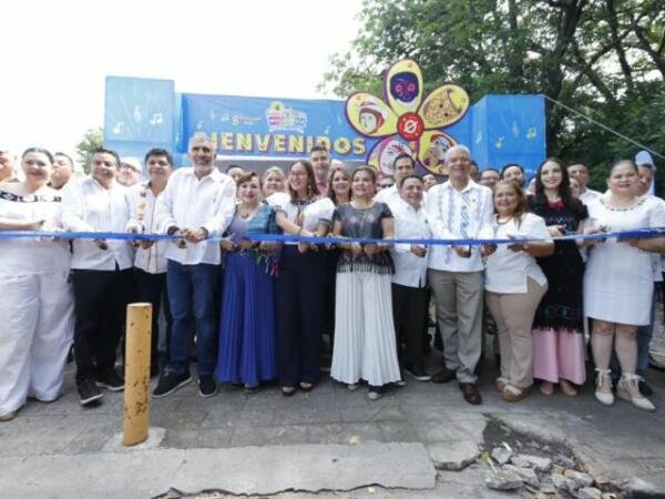Moreno Guillén asiste a la inauguración del Festival Coyatoc 2026
