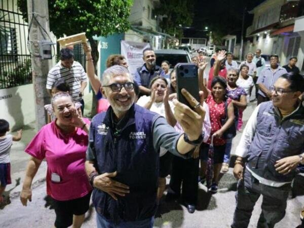 Iluminando Tuxtla llega a la colonia Albania Alta con Angel Torres