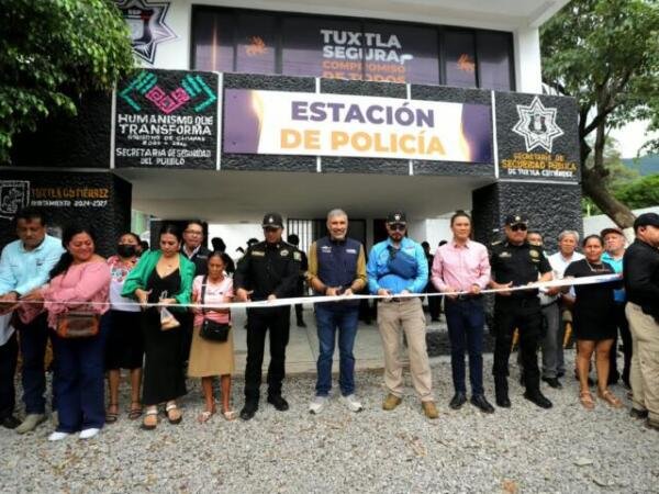 Inaugura Angel Torres, junto a Óscar Alberto Aparicio, rehabilitación de módulo de vigilancia en Las Granjas