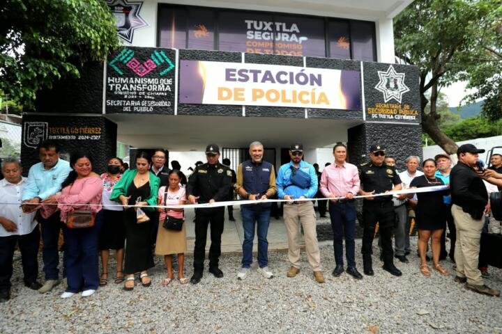 Inaugura Angel Torres, junto a Óscar Alberto Aparicio, rehabilitación de módulo de vigilancia en Las Granjas