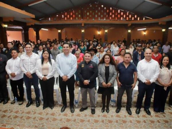 Juan Carlos Moreno Guillén presenta “Acercando la Justicia al Pueblo” en Bochil y Jitotol