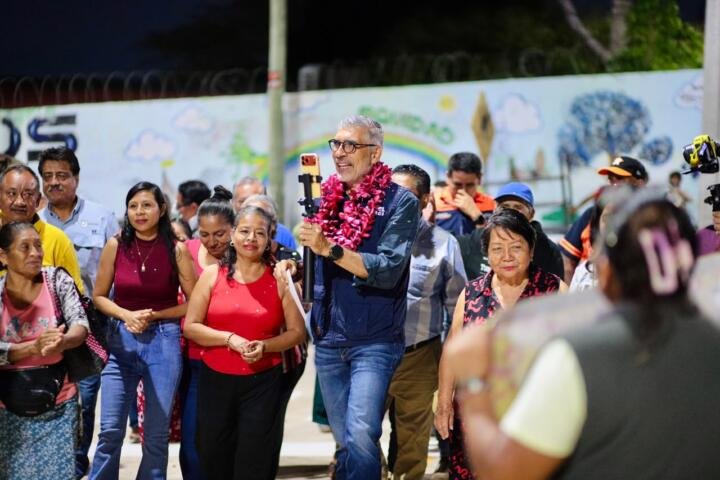 Angel Torres cumple con Calles Felices en la colonia Democrática