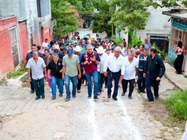 Angel Torres arranca una obra más con Calles Felices en Cerro Hueco*