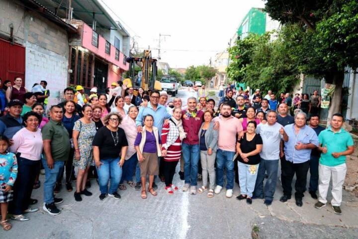 Inicia Angel Torres la pavimentación de la calle Pensamiento en Paso Limón, con Calles Felices