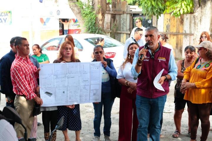 Angel Torres atiende con Calles Felices la avenida Nogal, en Patria Nueva