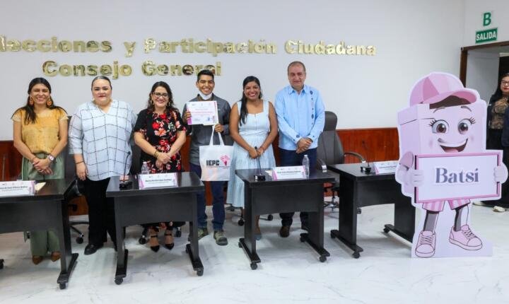 Premia IEPC a ganador del concurso “Encuéntrale nombre a la urna”