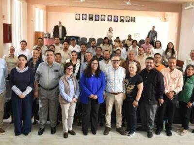 Se reúne el rector de la UNACH Oswaldo Chacón Rojas con integrantes de la comunidad del Campus Comitán