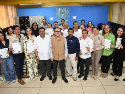 Entregan recategorizaciones a docentes de la UNACH