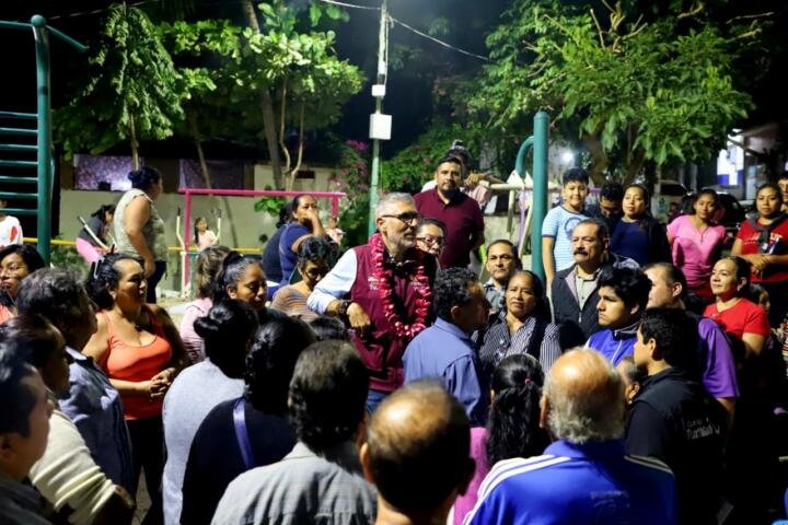 Iluminando Tuxtla llega a la colonia Pomarrosa con Angel Torres