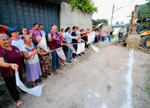 Inicia Angel Torres obra de Calles Felices en colonia Ideal