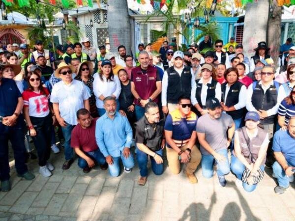 Encabeza Angel Torres limpieza integral en panteones ante la próxima celebración de Todo Santo