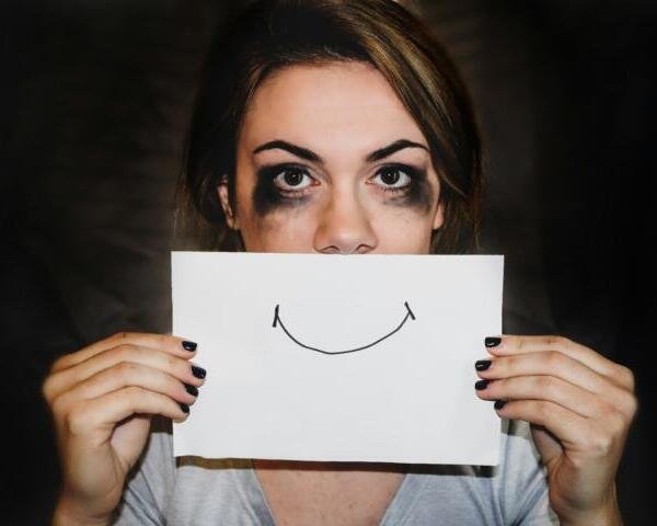 ¿Qué es la depresión sonriente y cómo reconocerla?