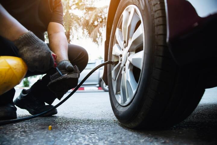 ¿Cuánta gasolina puede hacerte gastar una llanta con poca presión?